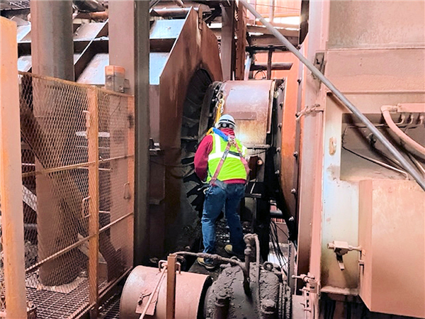 Flsmidth 4.3m X 7m (14' X 23') Ball Mill With 3000 Hp (2237 Kw) Motor)